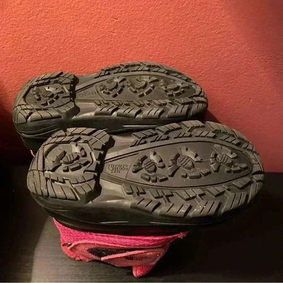 The North Face Girls Boots - Picture 8 of 9